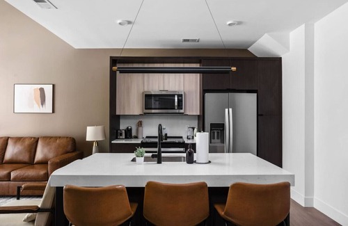 Mile Square Apartment | Indy Designer Flat | Sleek & Sophisticated Stay