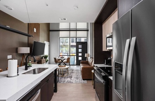 Mile Square Apartment | Indy Designer Flat | Sleek & Sophisticated Stay