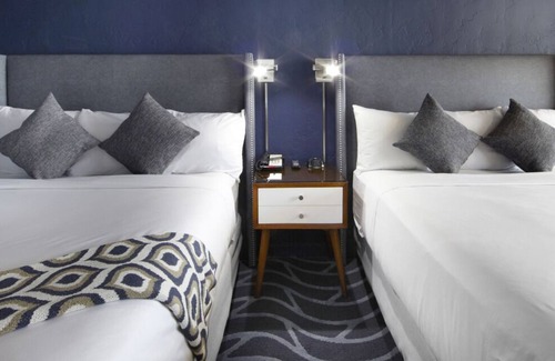 Monterey House | Inland View Two Queen Room at Monterey Tides
