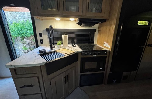 Salamatof House | Inlet View Cozy Camper