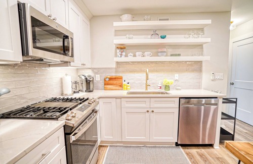 Inman Park Cottage | Inman Park Walkable to Krog Street Market, The Beltline, and Ponce City Market