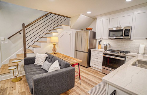 Inman Park Cottage | Inman Park Walkable to Krog Street Market, The Beltline, and Ponce City Market