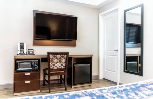 East Village Hotel | Inn at 50 at Long Beach Convention Center