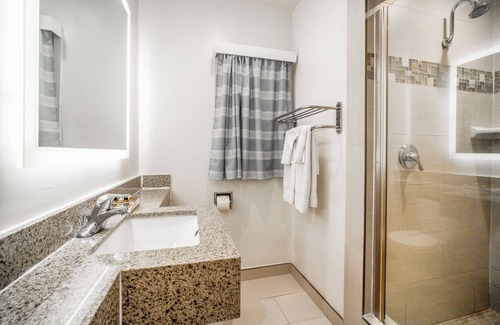 East Village Hotel | Inn at 50 at Long Beach Convention Center