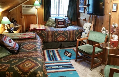 Zuni Hotel | Inn at Halona