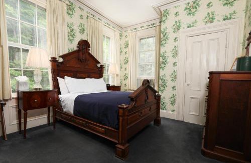 Trumansburg Hotel | Inn at Taughannock Falls