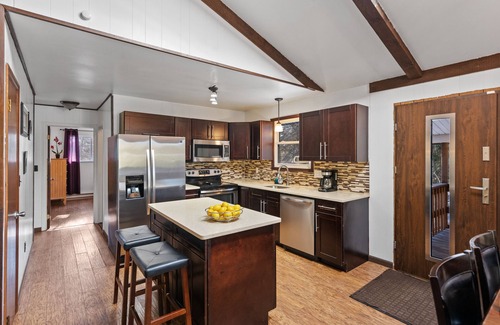 Long Pond House | Inn Kognito 2 LAKEFRONT Camelback Kalahari Fire Pit, Hot Tub, Casino, game room