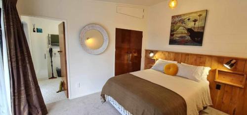 Kawaha Point House | Inn Manahi - Cute One Bedroom with Sun Deck and Great Lake Views