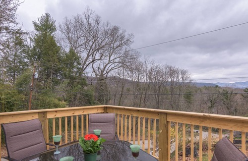 Weaverville Cottage | Inn on Main Mountain View Cottage