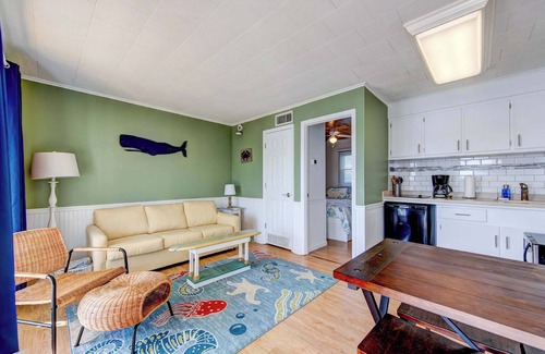 Ocean Pines Apartment | Inn on Turville Cottage, Sleeps 4, waterfront