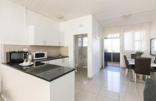 Greater Johannesburg Metropolitan Area Hotel | Inn & Out Sandton Park