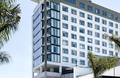 Sunset Park House | Inn Season Cottage-Centrally Located in Fort Myers