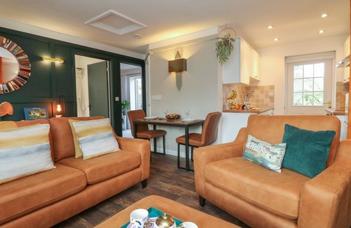 Camelford Cottage | INNY BROOK BURROW, pet friendly, with a garden in Camelford