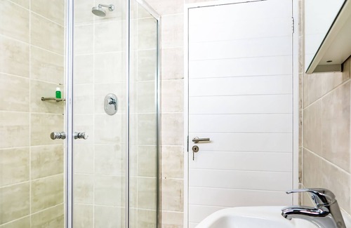 Greater Johannesburg Metropolitan Area Apartment | Insaka's 2 Greenlee Luxurious Studio Apartment