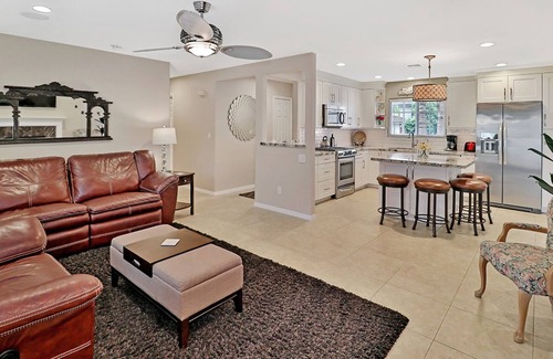 Thousand Oaks House | INSURANCE CLAIMS, TEMPORARY HOUSING, LAST MINUTE TRAVEL