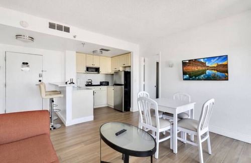 Florida Center Apartment | INTERNATIONAL dr/UNIVERSAL 2 BEDROOMS KING SUITE with free parking