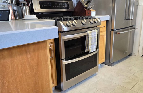 Valley Oak Cottage | Intimate 2-bedroom cottage with WiFi, AC in awesome Elk Grove