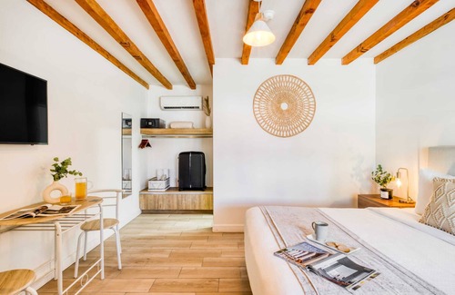 Playa Ensenada Apartment | Intimate Studio Near the Beach: Pool+Jacuzzi+Bikes