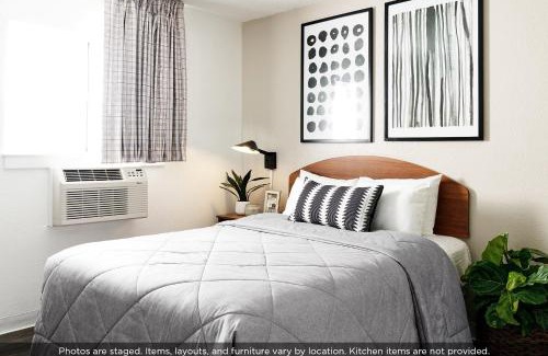 Indianapolis Hotel | InTown Suites Extended Stay Indianapolis IN -College Park Michigan Road