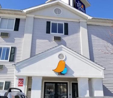 Indianapolis Hotel | InTown Suites Extended Stay Indianapolis IN -College Park Michigan Road