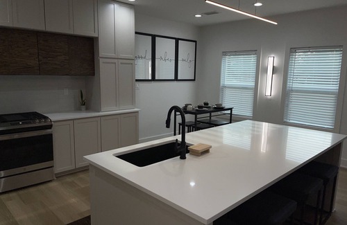 Spanish Town Historic District House | Introducing "ElevateVR Living" Your New Baton Rouge 3 Story Retreat Sleeps 14 n