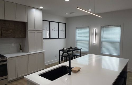 Spanish Town Historic District House | Introducing "ElevateVR Living" Your New Baton Rouge 3 Story Retreat Sleeps 14 n