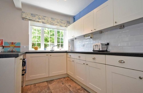 Seahouses Cottage | INVERAY, pet friendly, with open fire in Seahouses