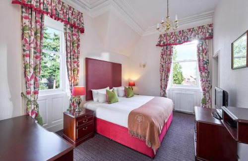 South Galson Hotel | Inverness Lochardil House
