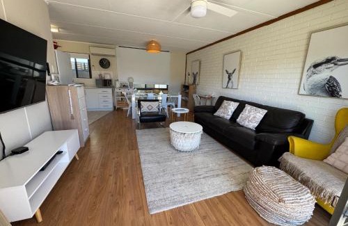 Kingscote Apartment | Investigator Beach Breeze Apartments U2