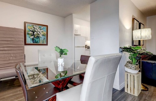 Chinatown Apartment | Inviting 1BR on Rene-Levesque