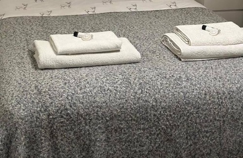 Preston Apartment | Inviting 2-Bed Apartment in London by Gordy Duncan