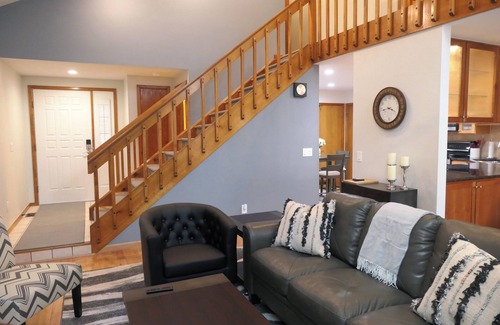 Littleton House | Inviting 3-bedroom townhome in tranquil Centennial. Discount for 1-3 month stays