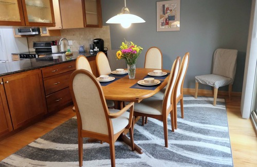 Littleton House | Inviting 3-bedroom townhome in tranquil Centennial. Discount for 1-3 month stays