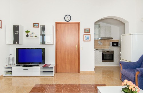 Stranici kod Nove Vasi Apartment | Inviting apartment with shared pool for a great vacation.