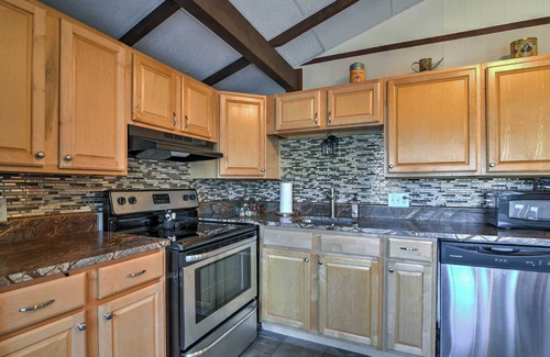 Beech Mountain Cabin | Inviting Beech Mountain Family Retreat w/3 Decks!