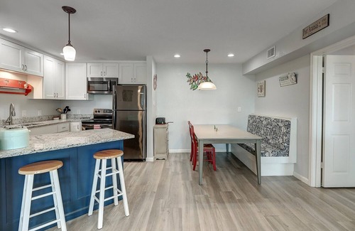 Port Aransas Condo | Inviting coastal condo waiting just for you!