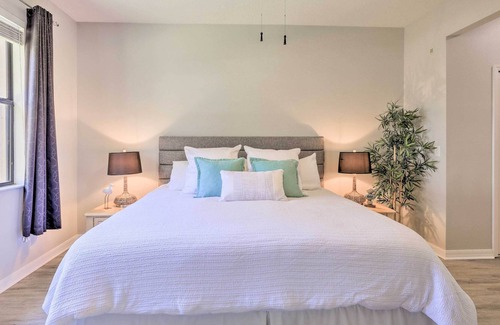 Bee Ridge Condo | Inviting Condo w/ Lanai - 8 Mi to Siesta Key!
