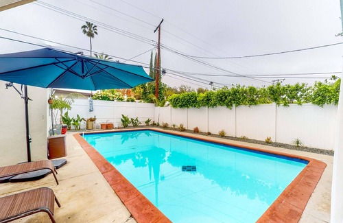Canoga Park House | Inviting Dog-Friendly - Pool, Kitchen, & Fireplace