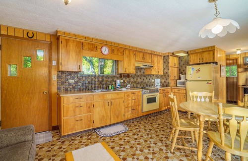 Lake Township House | Inviting home w/free cable and full kitchen - right on the lake