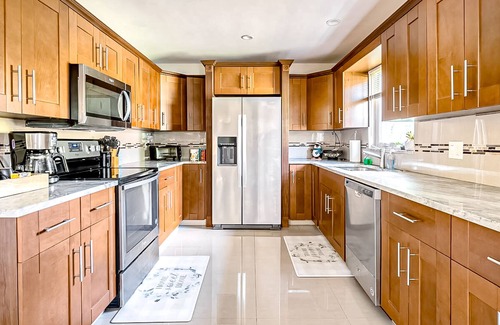 Boynton Beach House | Inviting home with patio, fast WiFi, full kitchen, central AC, & W/D