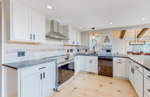 Waitsfield House | Inviting home with hot tub, mountain view, skiing & firepit