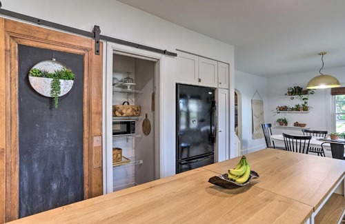 Apple Creek House | Inviting Home with Pergola Near Amish Country!