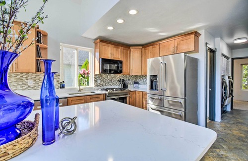 Maple Grove House | Inviting Lake Sutherland Home: Kayaks + View!