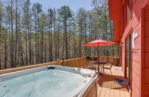 Murphy Cabin | Inviting Murphy Cabin w/ Fire Pit + Mountain Views