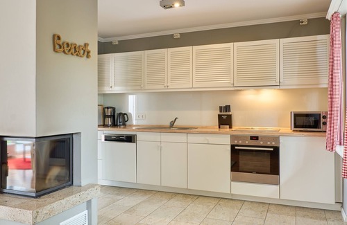Kellenhusen Apartment | Inviting vacation home Sonnenhof 5 "Dennis"- 240 m to the beach with balcony