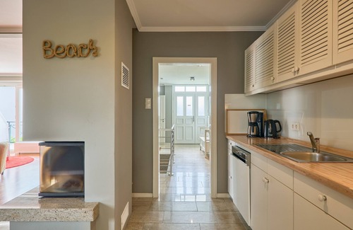 Kellenhusen Apartment | Inviting vacation home Sonnenhof 5 "Dennis"- 240 m to the beach with balcony