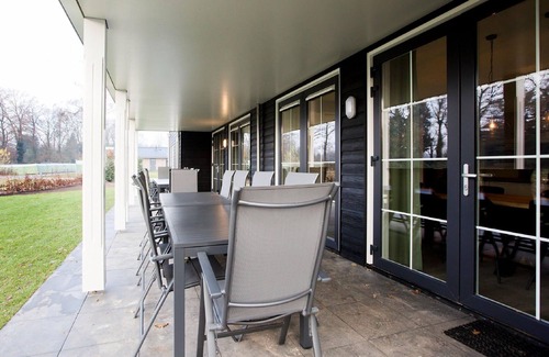 Voorthuizen Villa | Inviting Villa in Voorthuizen with Garden