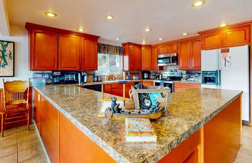 Belfair House | Inviting waterfront home with fast WiFi, full kitchen, & W/D