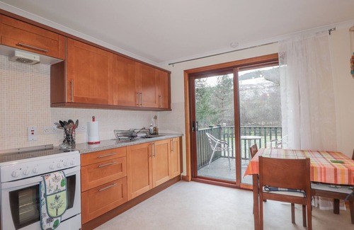 Drumnadrochit Cottage | IOLA, romantic, character holiday cottage in Drumnadrochit, Loch Ness