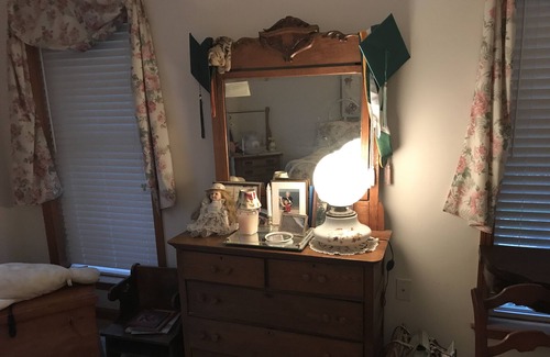 Milford Bed & Breakfast | Iona Inn 1st floor bedroom with 1 double bed and private bathroom
